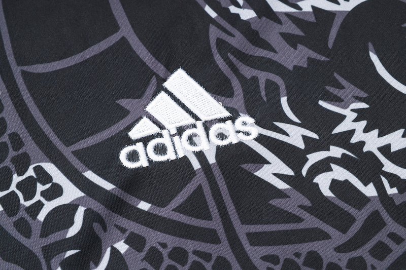 24/25 Real Madrid Black Training Set Shirt and Shorts