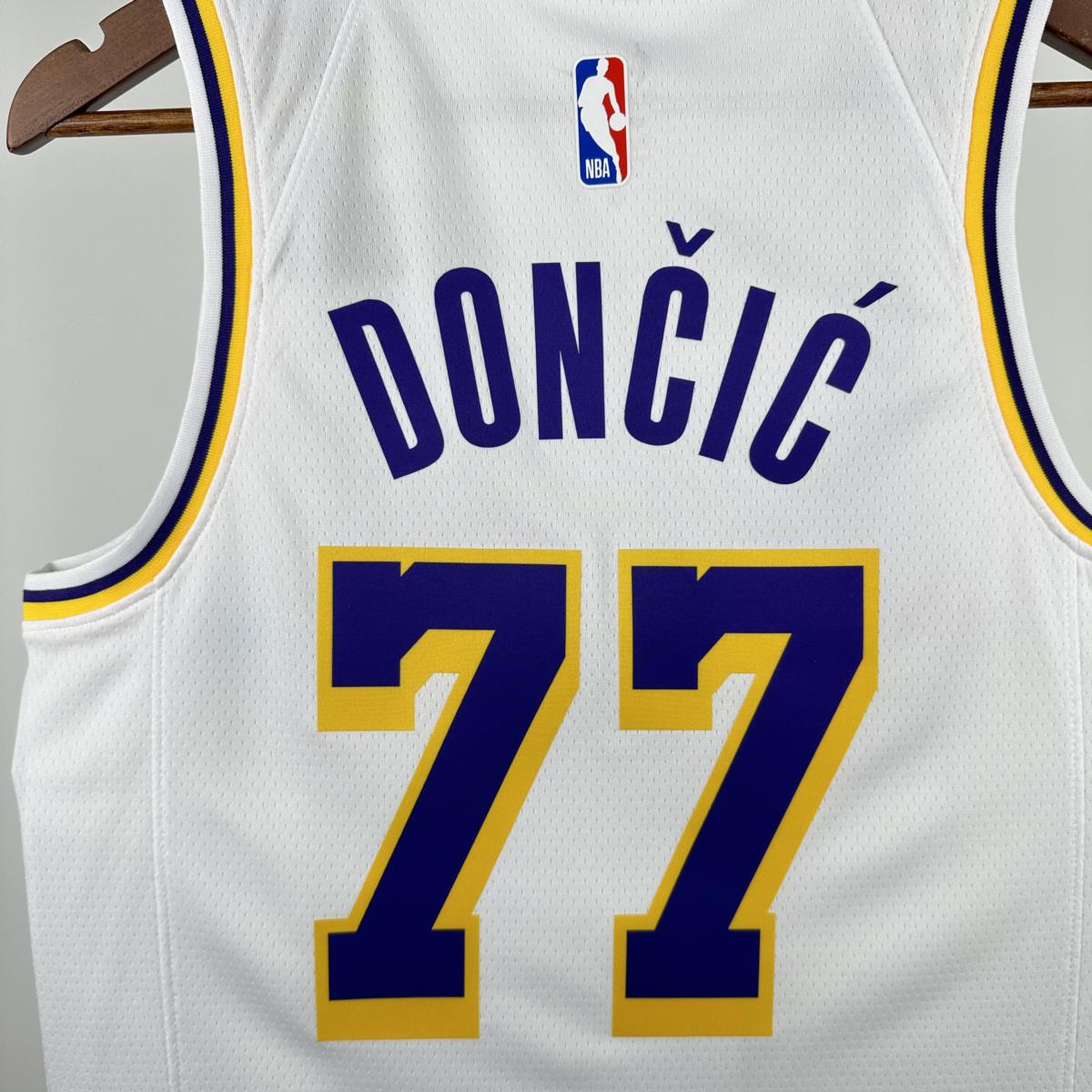 NBA Los Angeles Lakers Dončić#77 2025 White Association Edition Swingman Jersey S-XXL