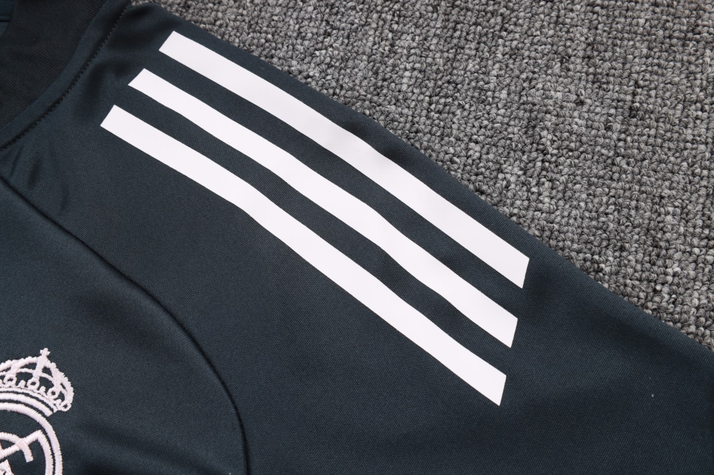 202526 Real Madrid dark gray Long-sleeved half-pull training kit Football team kit