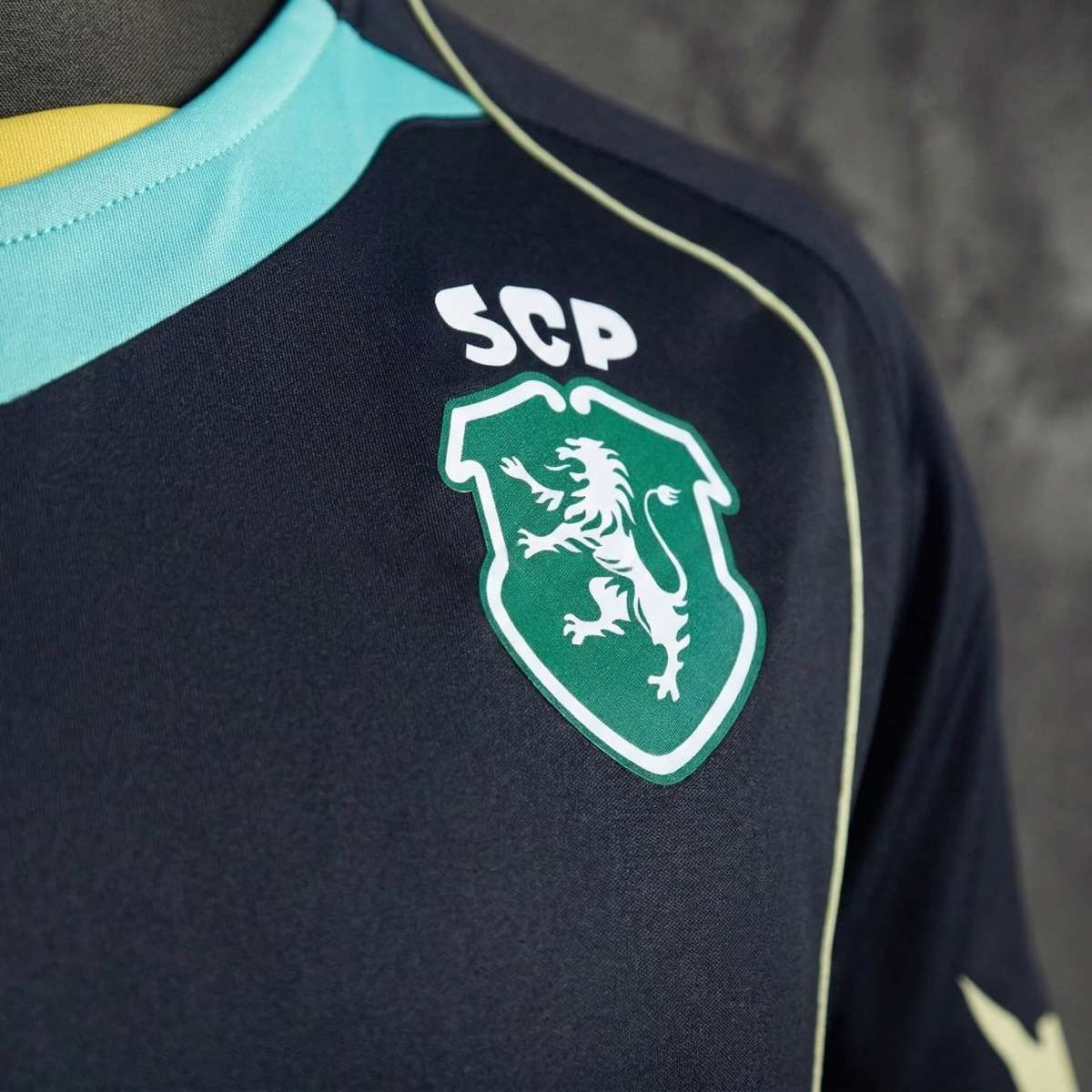 Retro Sporting Lisbon 90S Black Jersey Fan Version