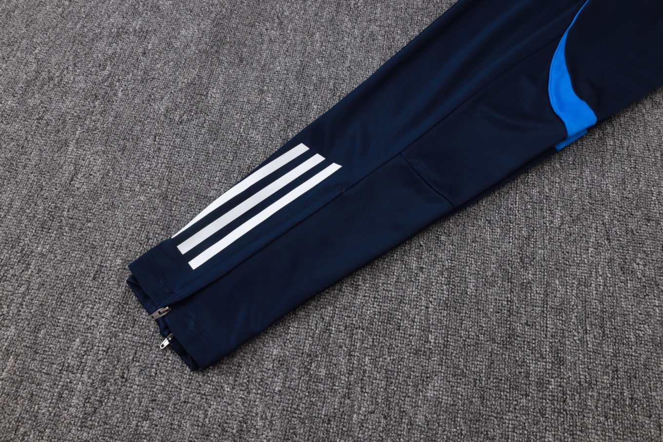202526 Real Madrid Royal blueLong-sleeved half-pull training kit Football team kit