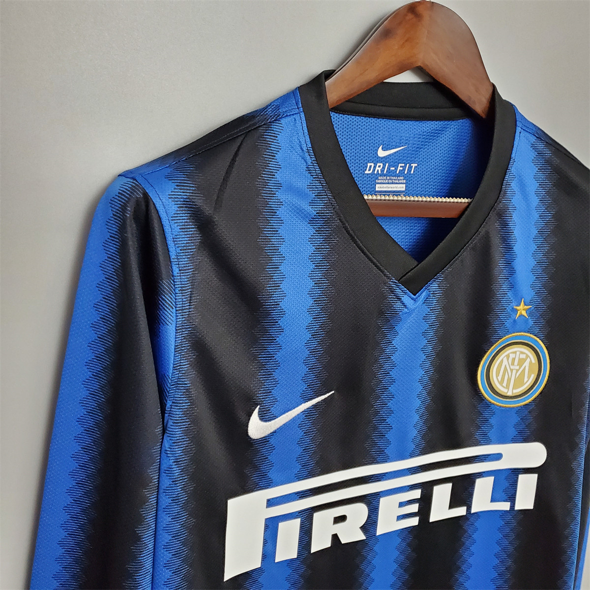 Retro Inter Milan 10/11 long-sleeved home jersey Fan Version