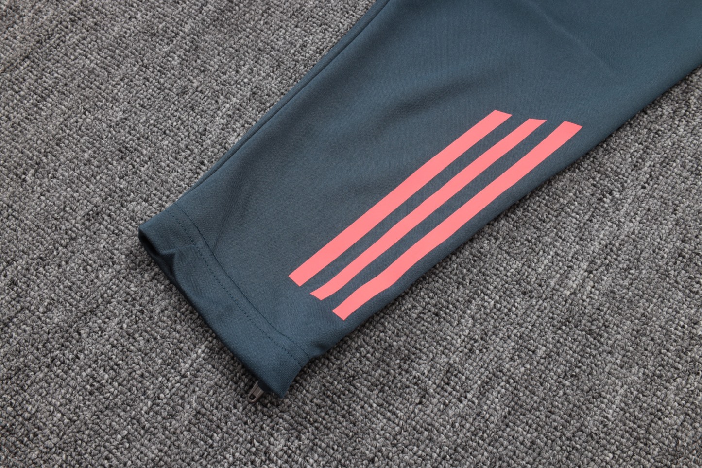 2025/26 Bayern Munich dark gray Jacket Training Suit Set Football Team Shirt Sports Fashion