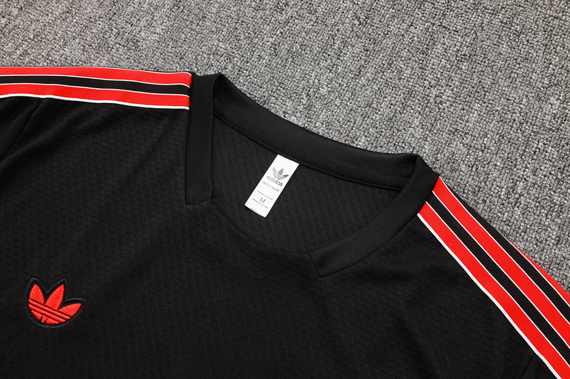 2025/26 Manchester United Black Training Set Shirt and Shorts