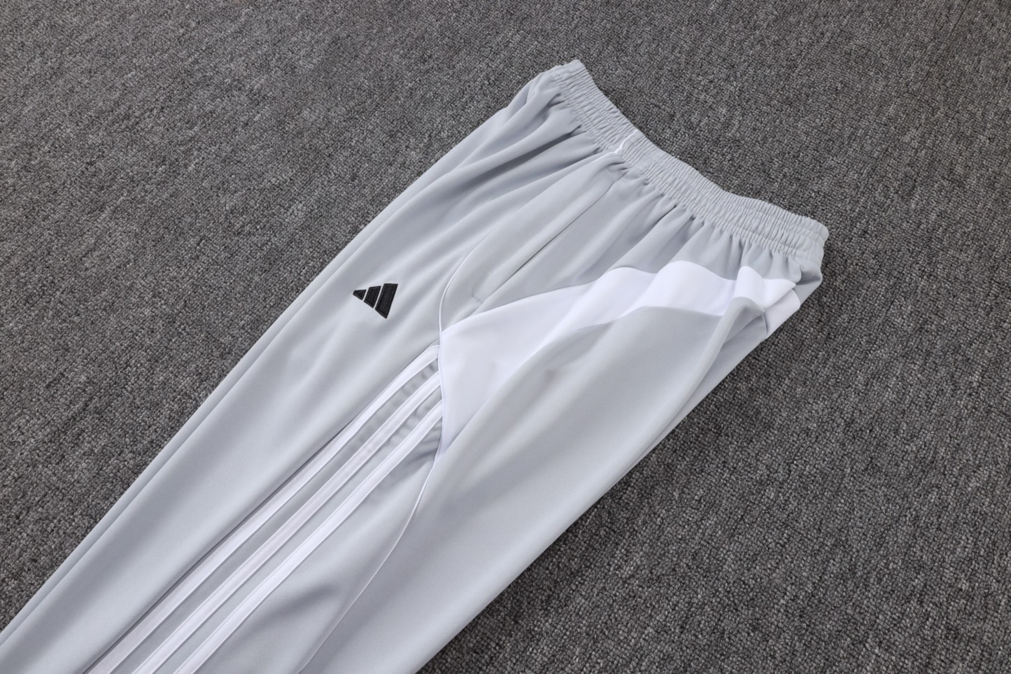 2025/26 Real Madrid off-white gray Jacket Training Suit Set Football Team Shirt Sports Fashion