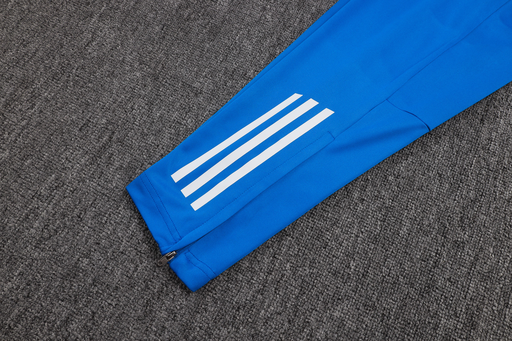 202526 Real Madrid white-blue Long-sleeved half-pull training kit Football team kit