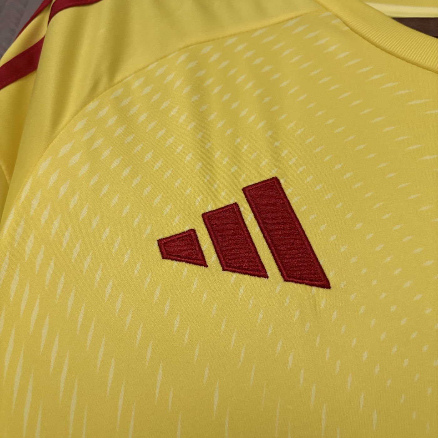 2025/26 Celtics Goalkeeper yellow jersey Fan version