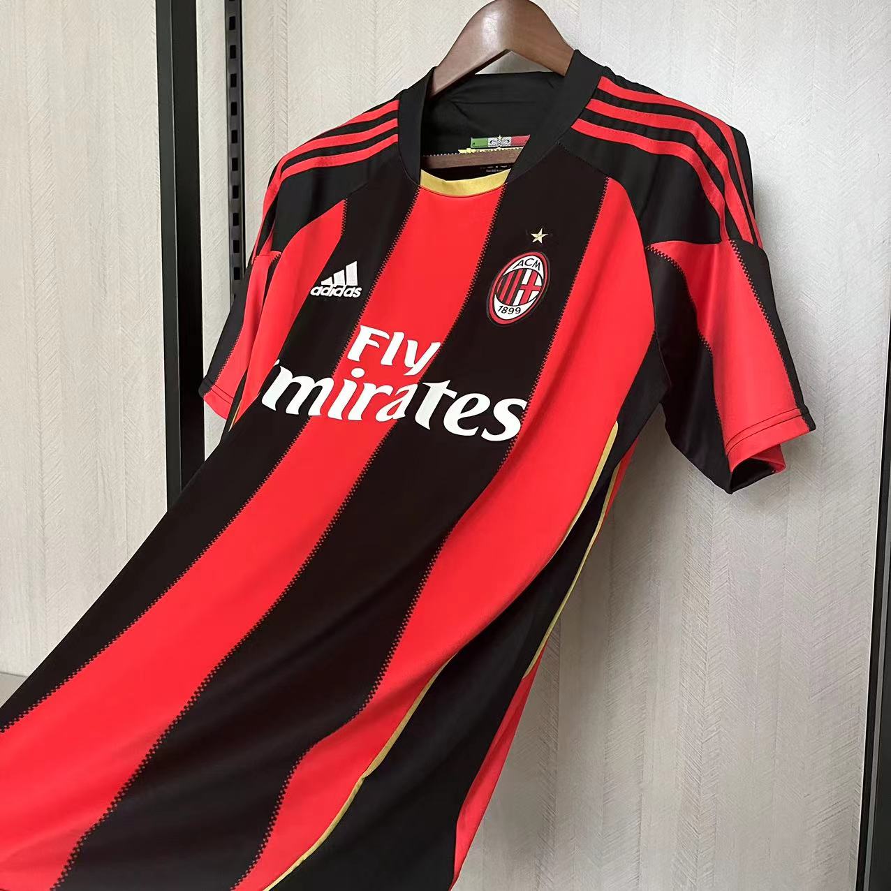 Retro AC Milan 2010/11 Home jersey Fan Version