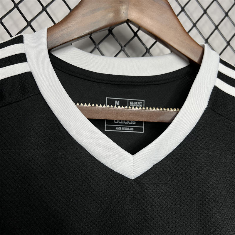 2024/25 Manchester United Fourth goalkeeper Jersey Fan Version