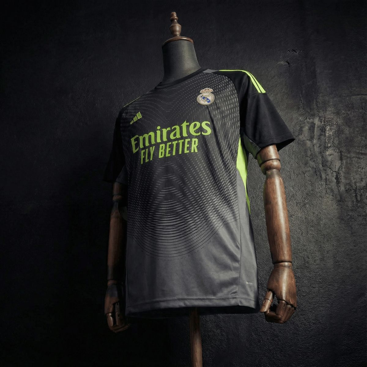 2025/26 Real Madrid Goalkeeper Grey jersey Fan version