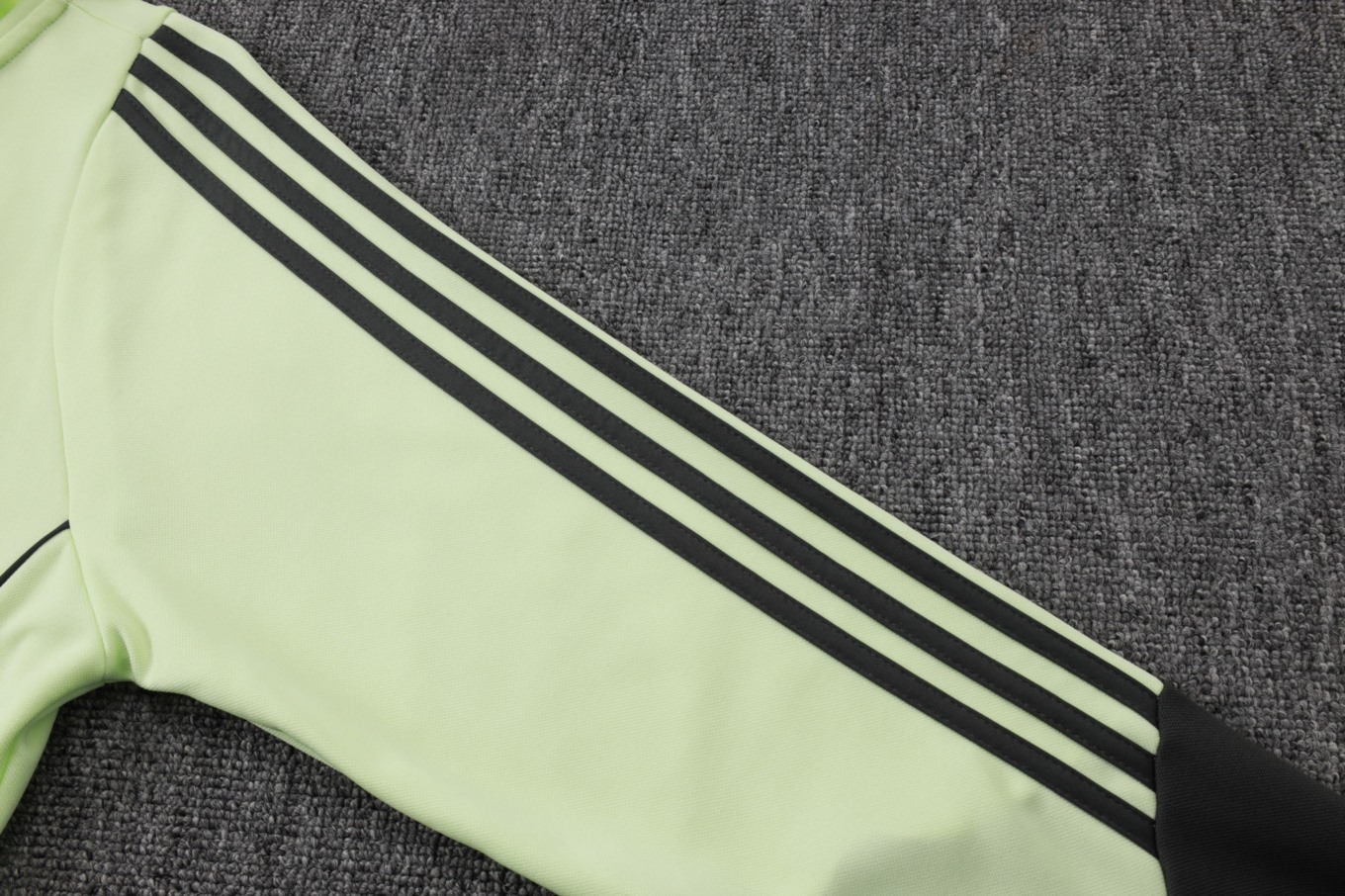 2026 Real Madrid Light green Jacket Training Suit Set