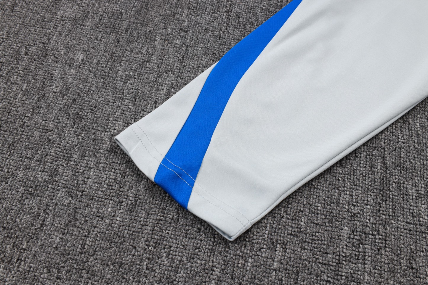 202526 Bayern Munich white-blue Long-sleeved half-pull training kit Football team kit