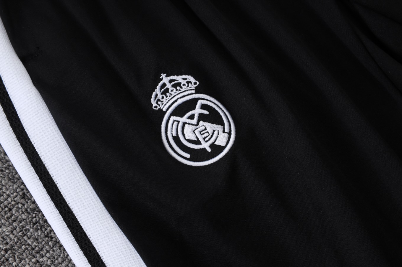 2026 Real Madrid Black Long-sleeved half-pull training kit