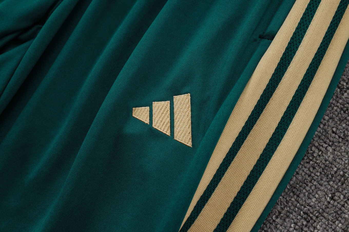 2026 Italy Dark green Long-sleeved half-pull training kit