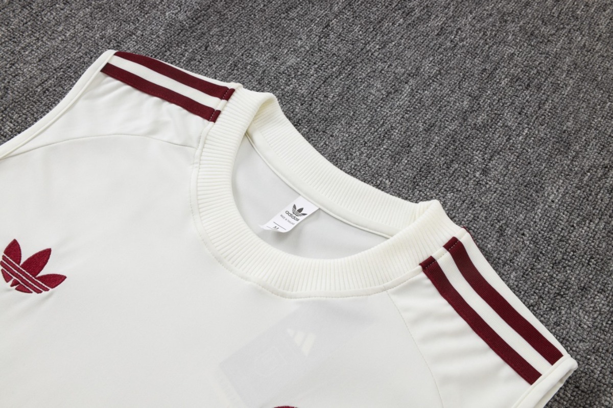 2026 Spain Beige Training Set Shirt and Shorts