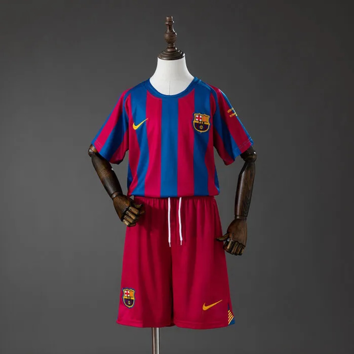 Retro Barcelona 2005/06 Home Kid Kits