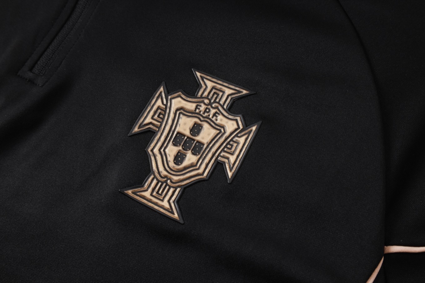 2026 Portugal Black Long-sleeved half-pull training kit