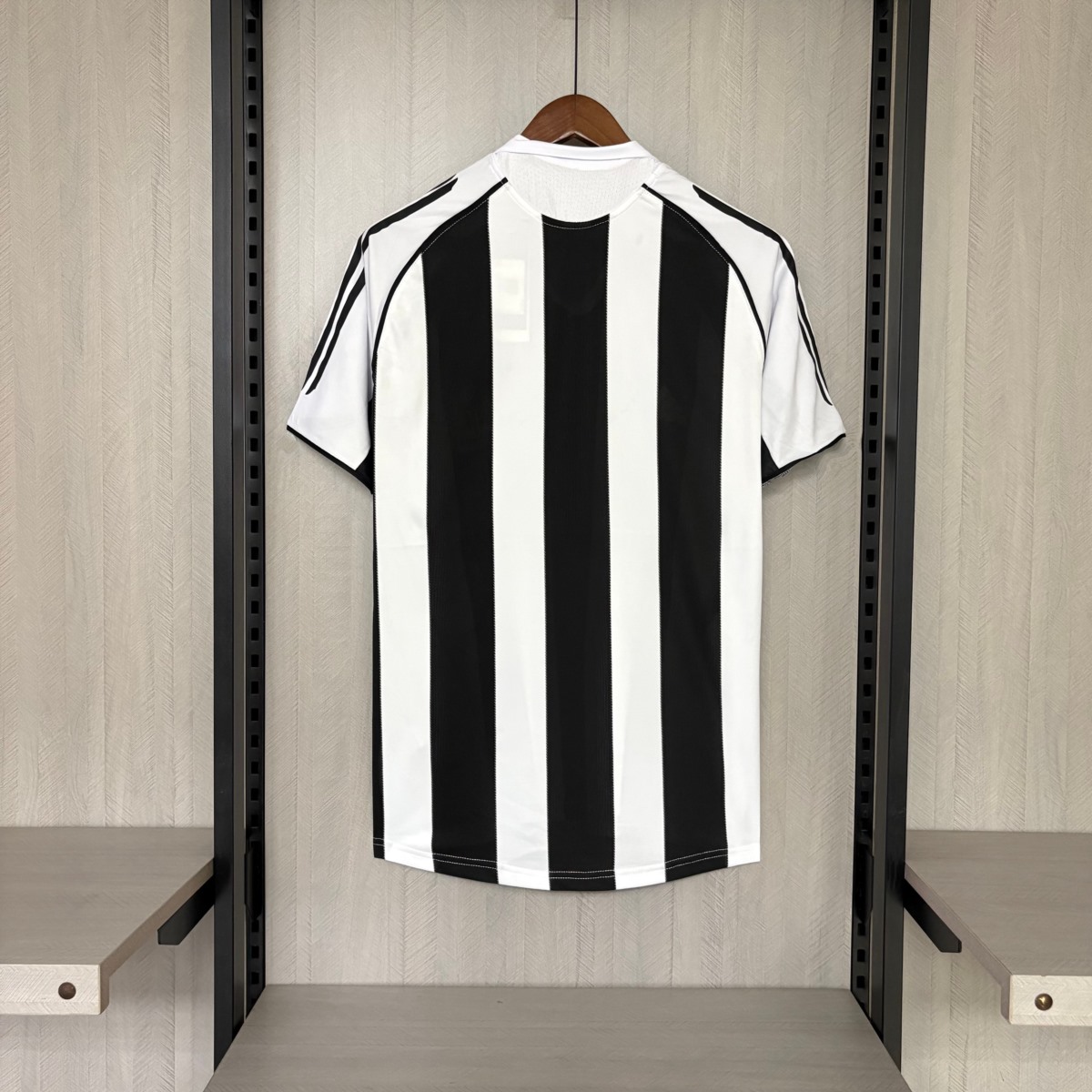 Retro Newcastle United 05/06 Home jersey Fan Version