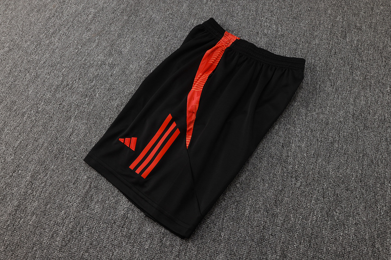 24/25 Internacional Black Training Set Shirt and Shorts