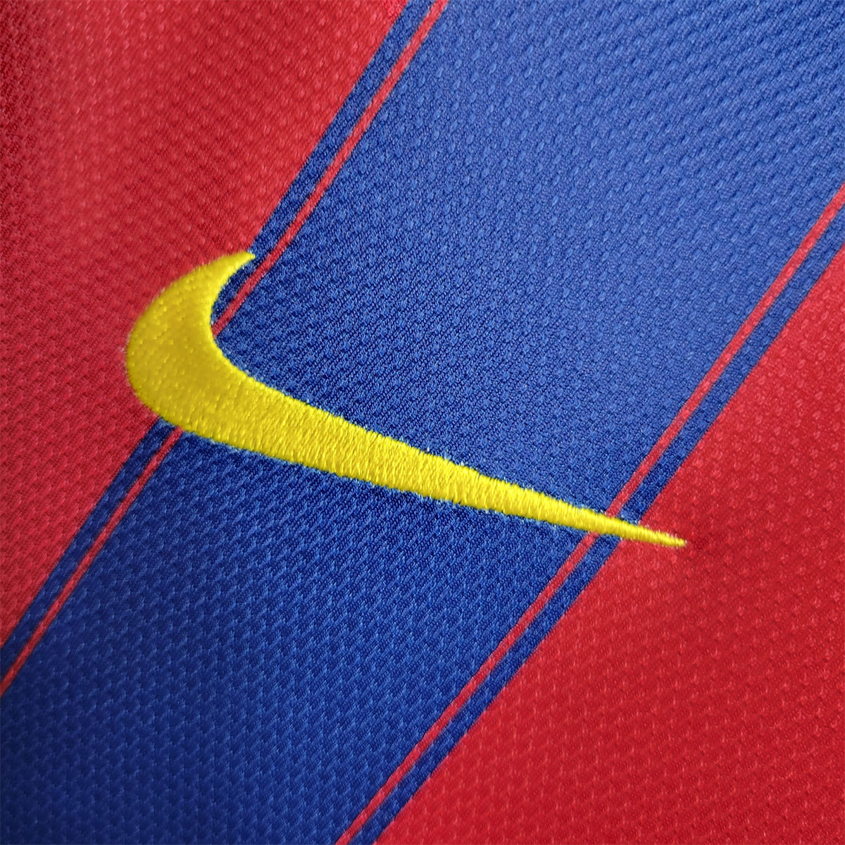 Retro Barcelona 09/10 Home jersey Fan Version
