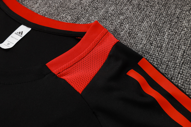 24/25 Internacional Black Training Set Shirt and Shorts