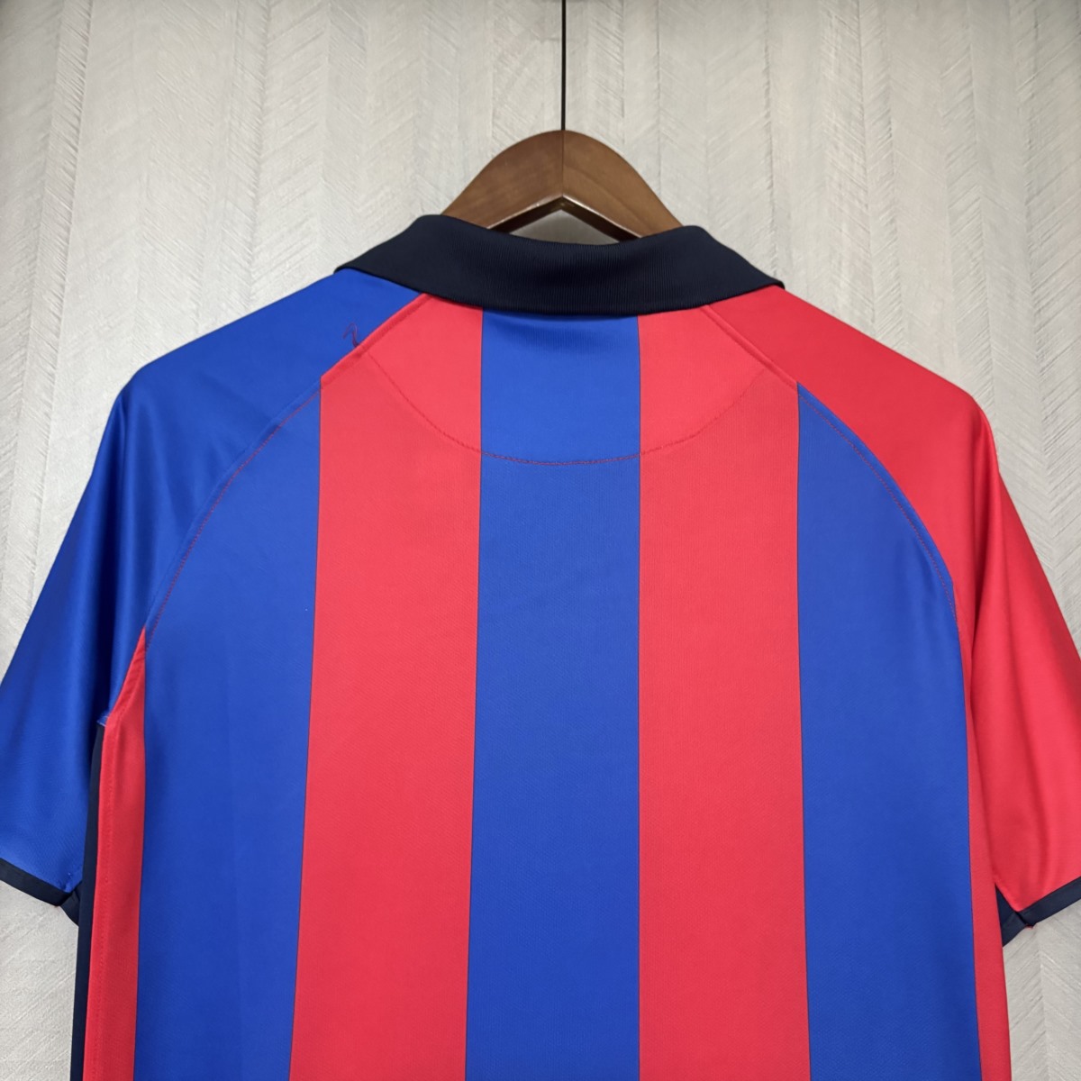 Retro Barcelona 01/02 Home jersey Fan Version