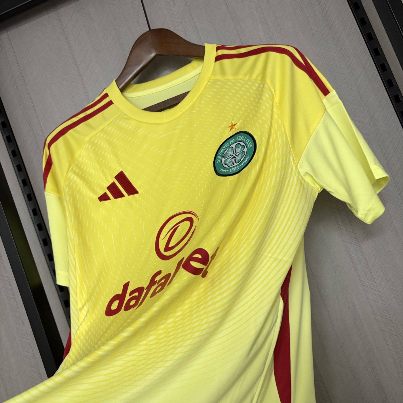 2025/26 Celtics Goalkeeper yellow jersey Fan version