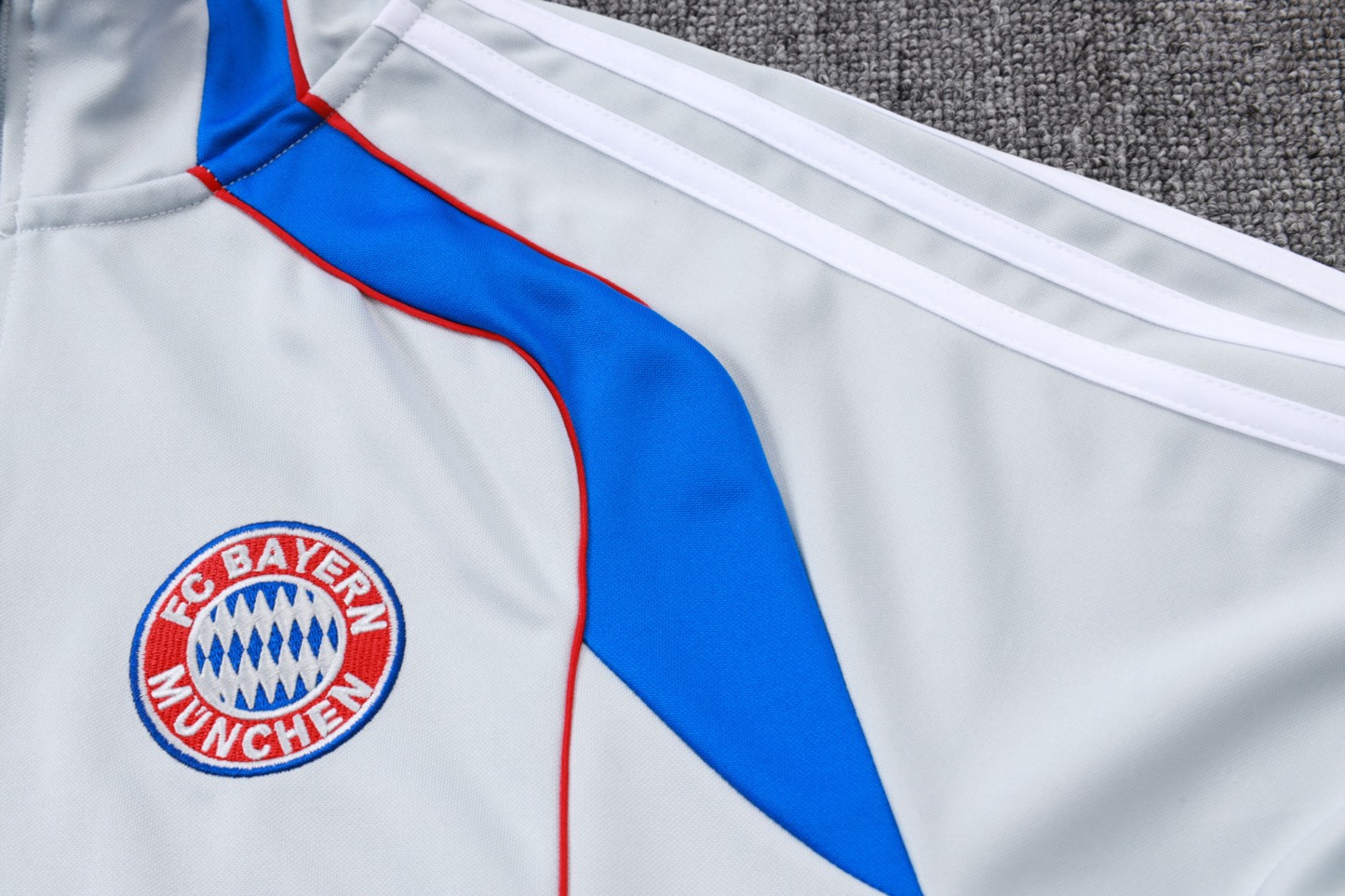 2025/26 Bayern Munich light gray Jacket Training Suit Set Football Team Shirt Sports Fashion