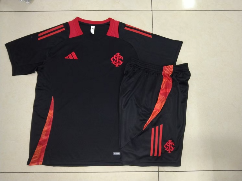 24/25 Internacional Black Training Set Shirt and Shorts