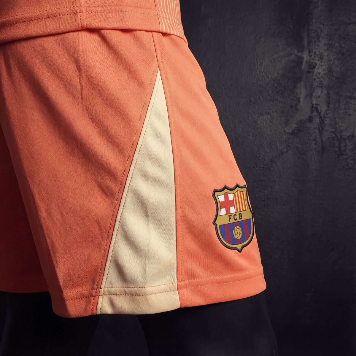 2025/26 Barcelona Goalkeeper Orange jersey kids Kits size: 16-28