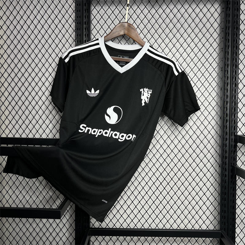2024/25 Manchester United Fourth goalkeeper Jersey Fan Version