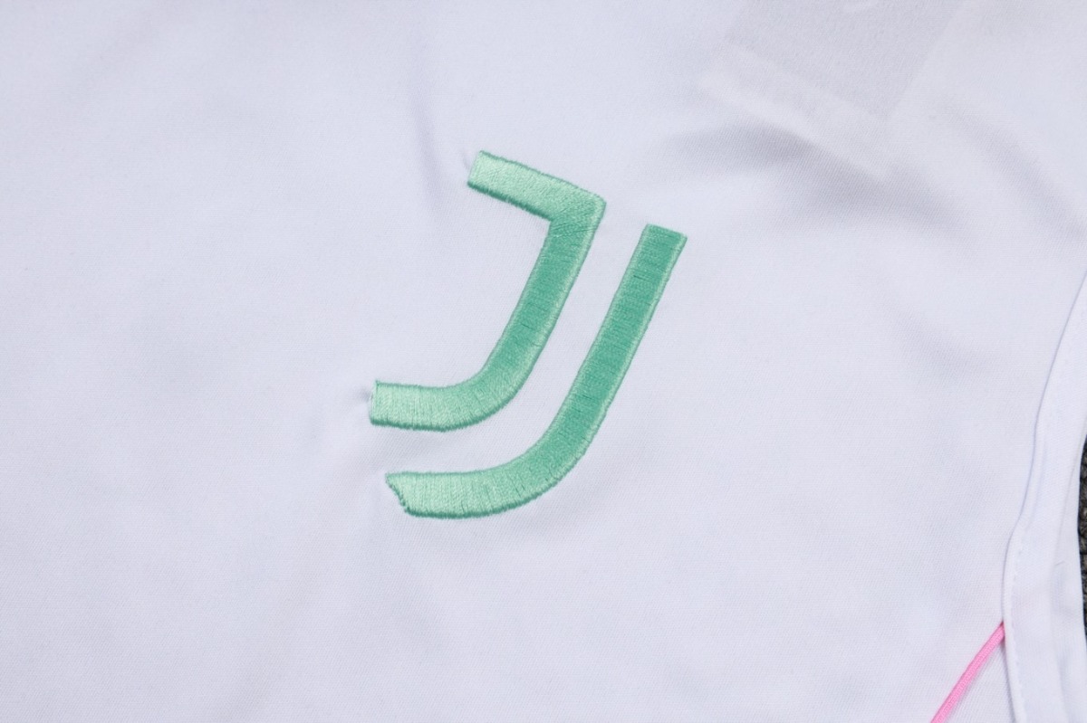 2026 Juventus White Training Set Shirt and Shorts