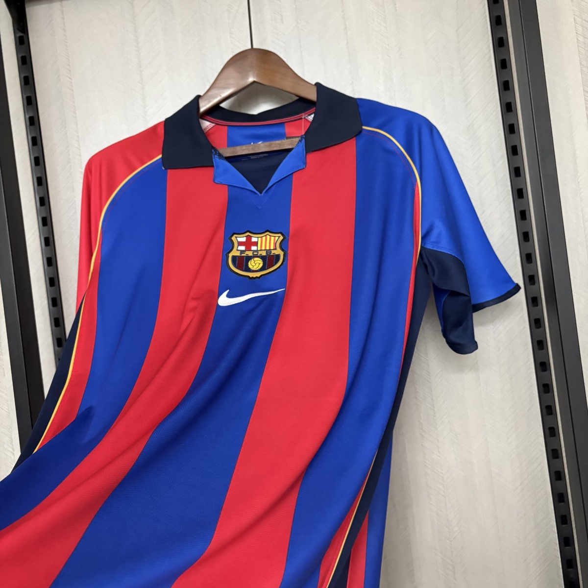 Retro Barcelona 01/02 Home jersey Fan Version