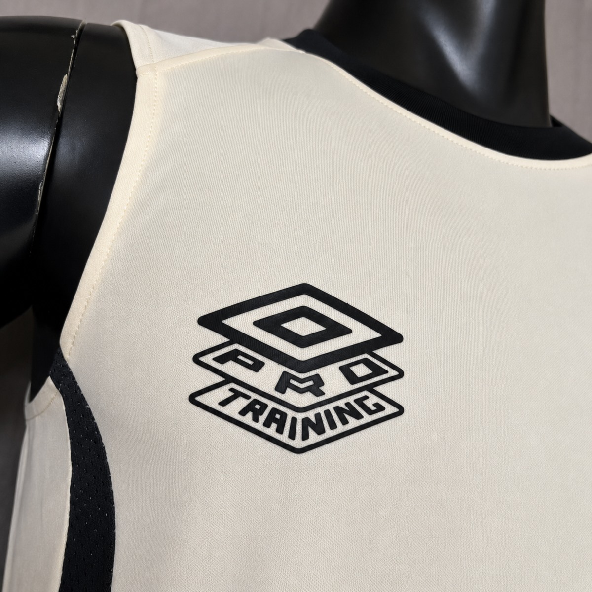 2026/27 Santos Training Beige Vest Fan Version