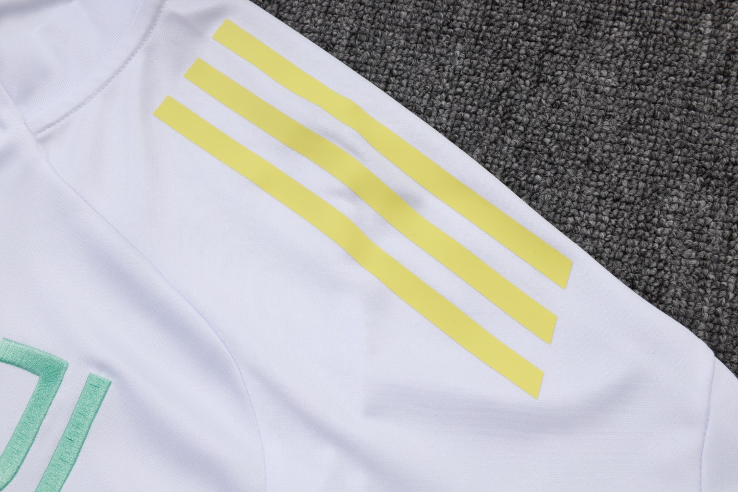 202526 Juventus white-black Long-sleeved half-pull training kit Football team kit