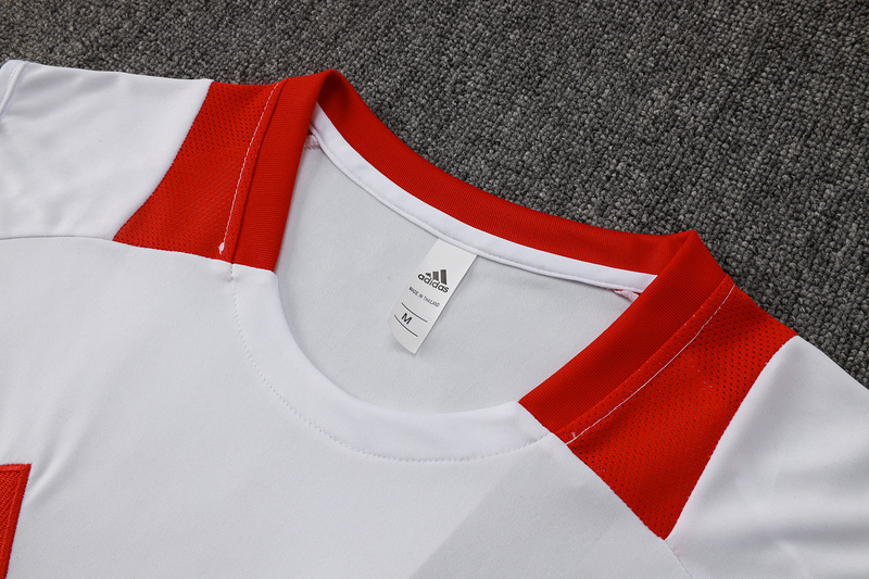 24/25 Internacional White Training Set Shirt and Shorts