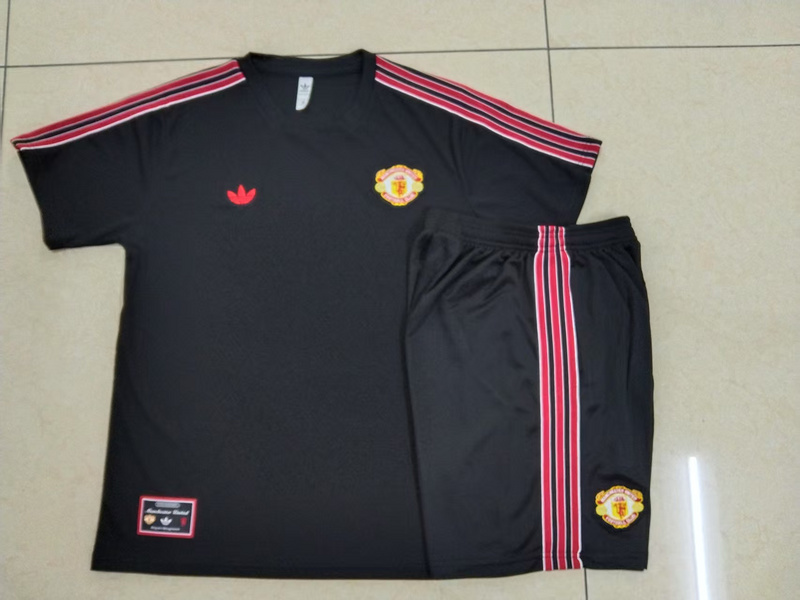 2025/26 Manchester United Black Training Set Shirt and Shorts