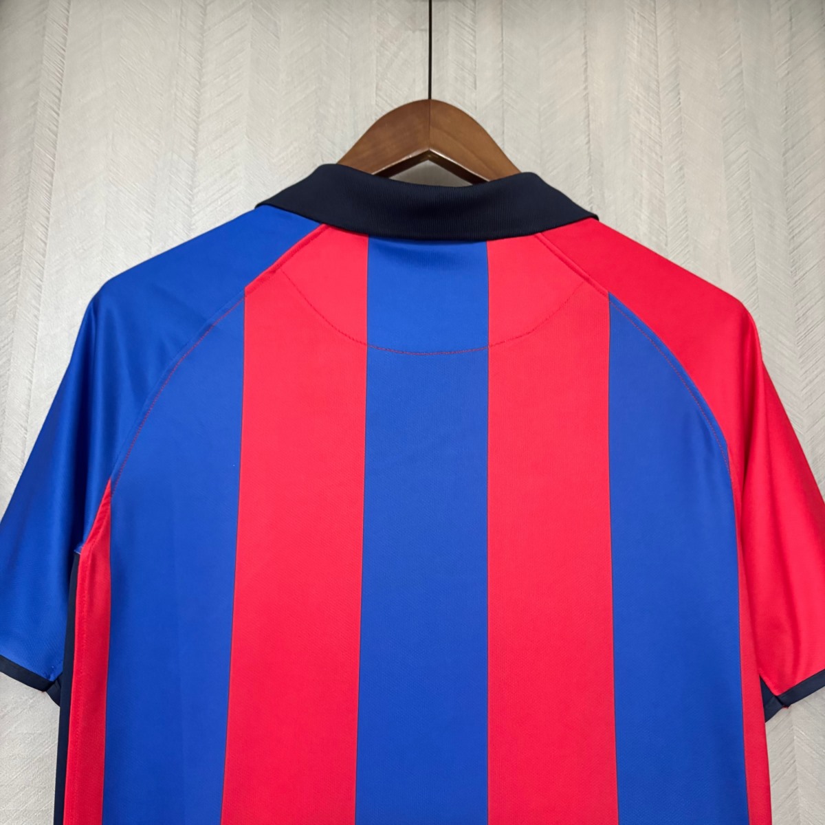 Retro Barcelona 01/02 Home jersey Fan Version