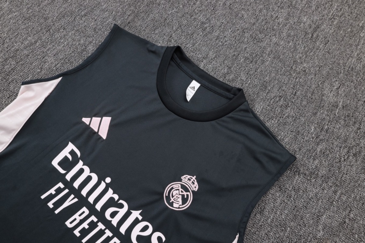 2026 Real Madrid Dark gray Training Set Shirt and Shorts