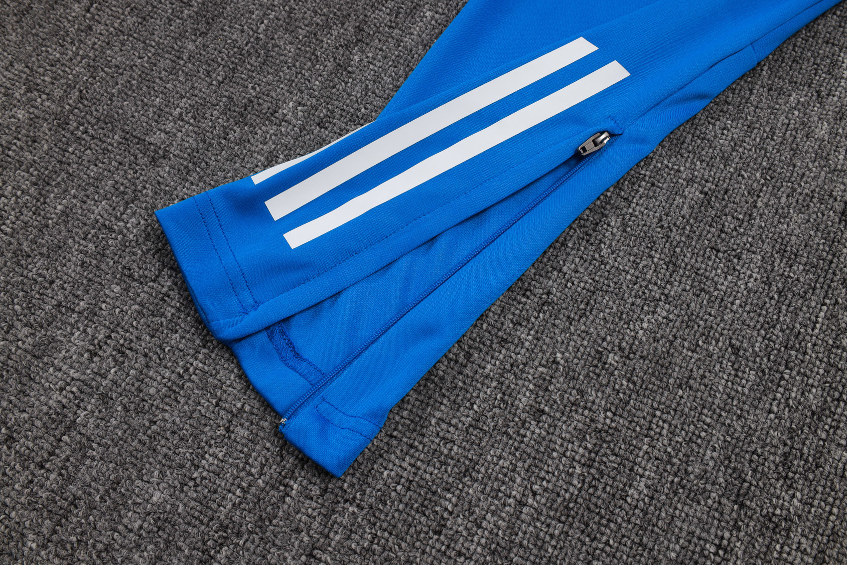 202526 Real Madrid white-blue Long-sleeved half-pull training kit Football team kit