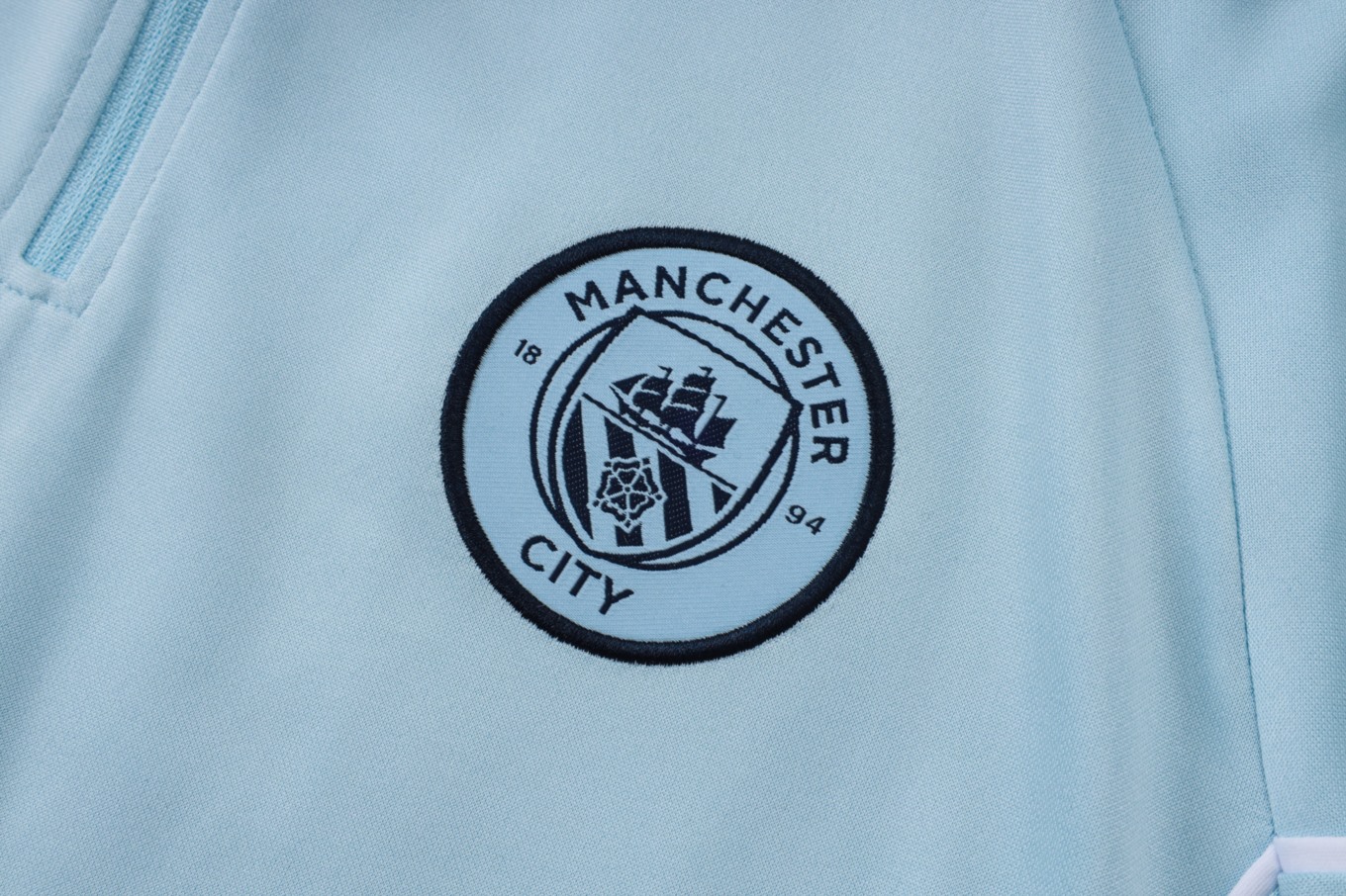 202526 Manchester City Light blue Long-sleeved half-pull training kit Football team kit