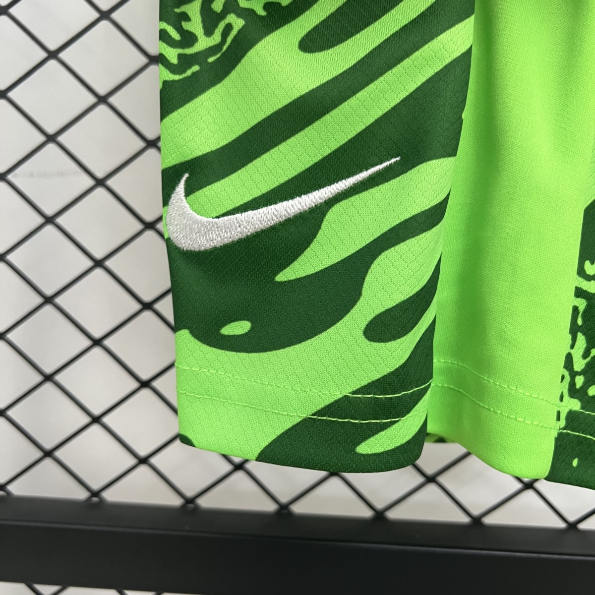 2025/26 Sporting Lisbon Goalkeeper Green jersey kids Kits size: 16-28