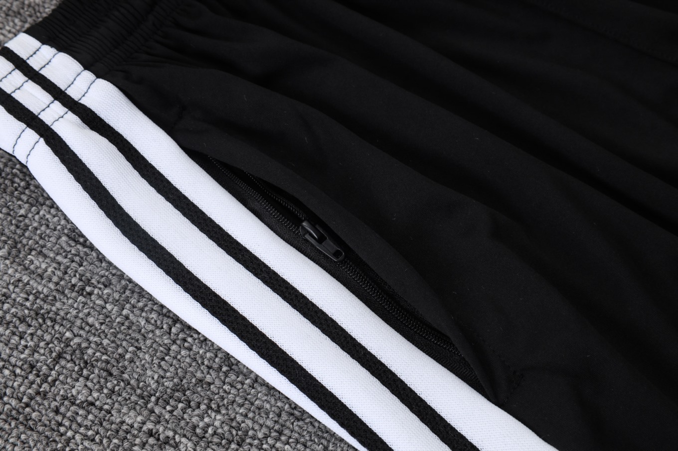 2026 Real Madrid Black Long-sleeved half-pull training kit