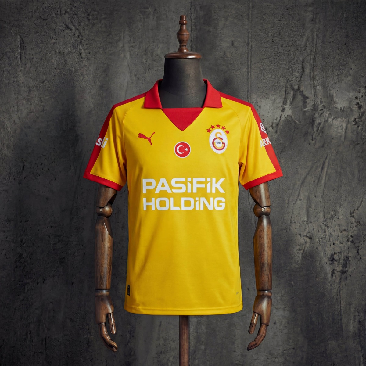 2025/26 Galatasaray Vintage Style Jersey Fan version
