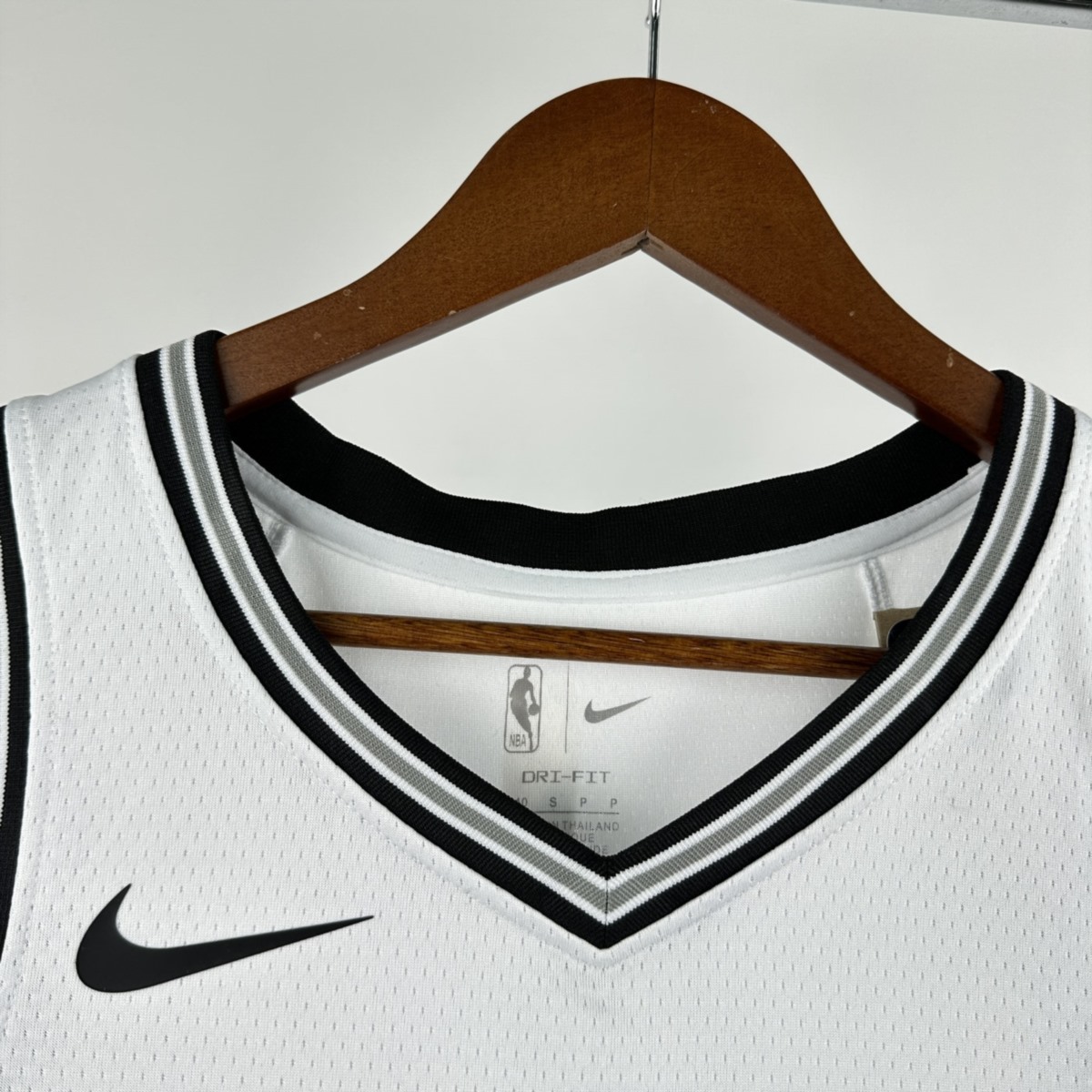 NBA San Antonio Spurs WEMBANYAMA#1 2022/23 White Icon Edition Swingman Jersey S-XXL