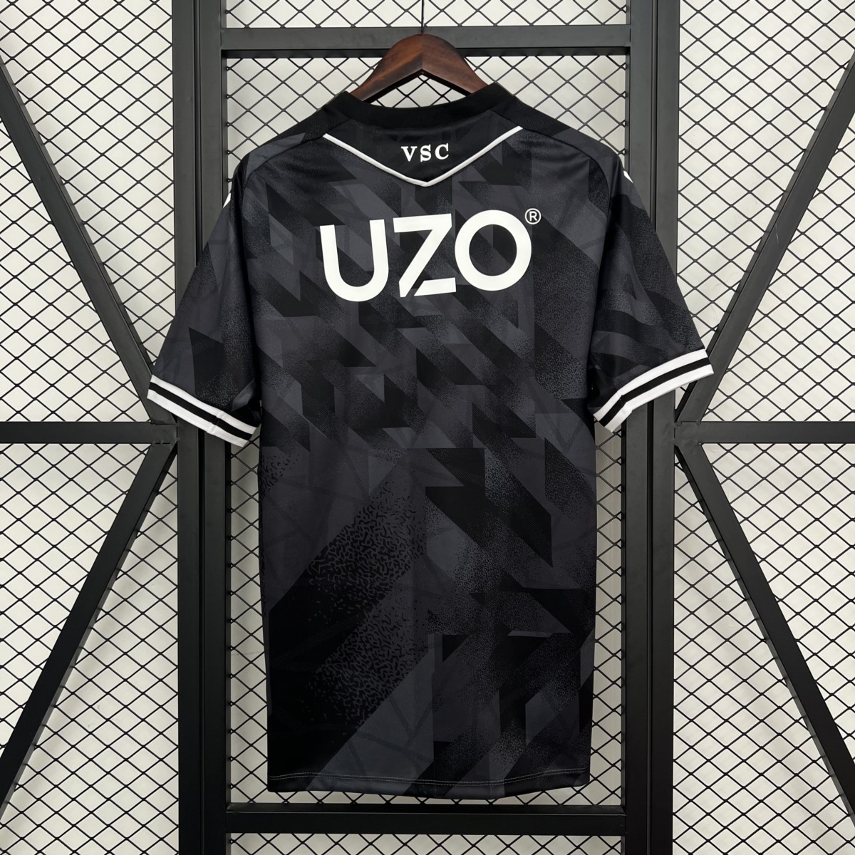 Vitoria Guimaraes 2025-26 Away Black Jersey – Fan Version (BALIEJIN)