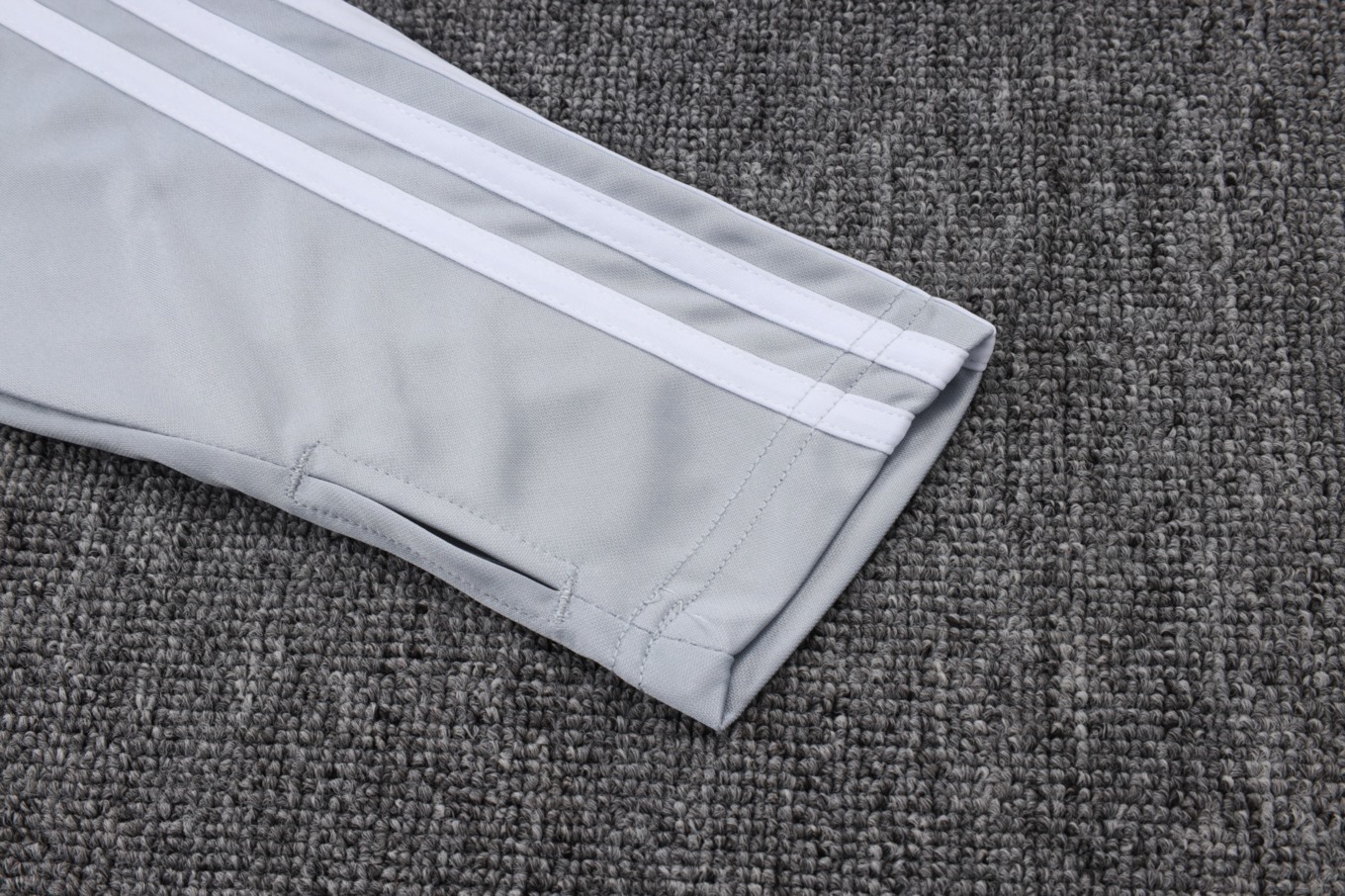 202526 Real Madrid Grey Long-sleeved half-pull training kit Football team kit