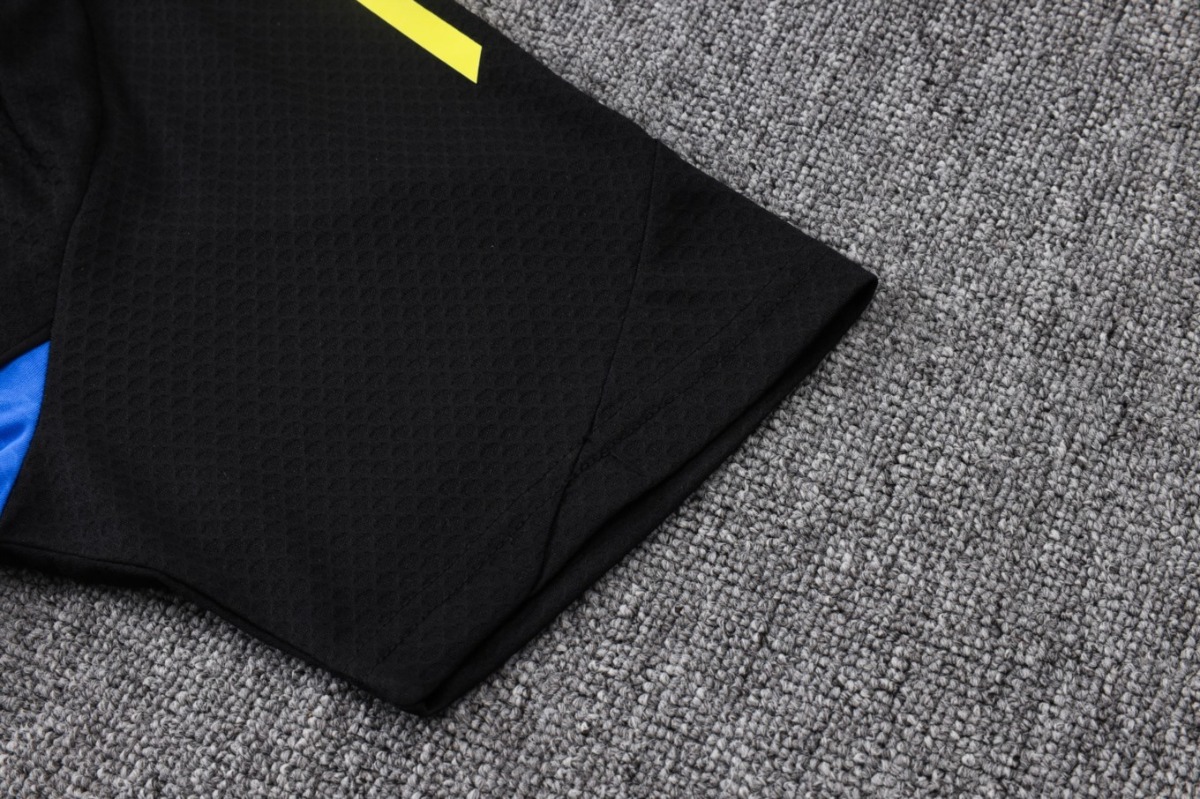 2026 Manchester United Black Training Set Shirt andShorts