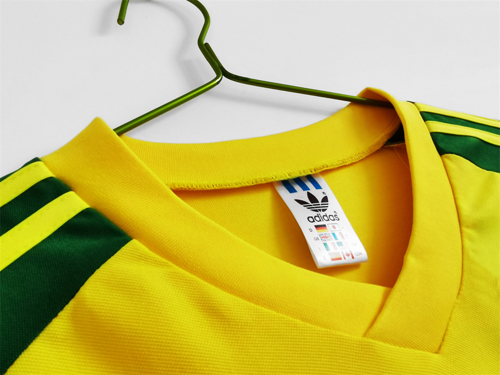 Retro Wales 1982 Away jersey Fan Version