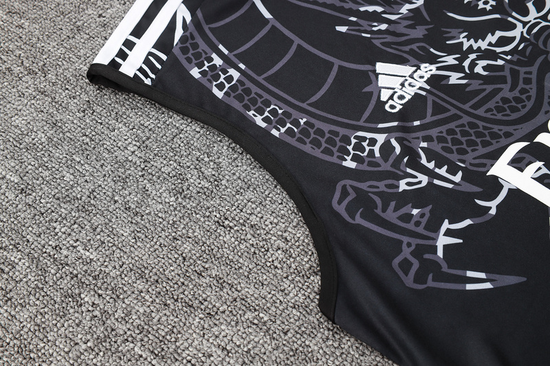 24/25 Real Madrid Black Training Set Shirt and Shorts